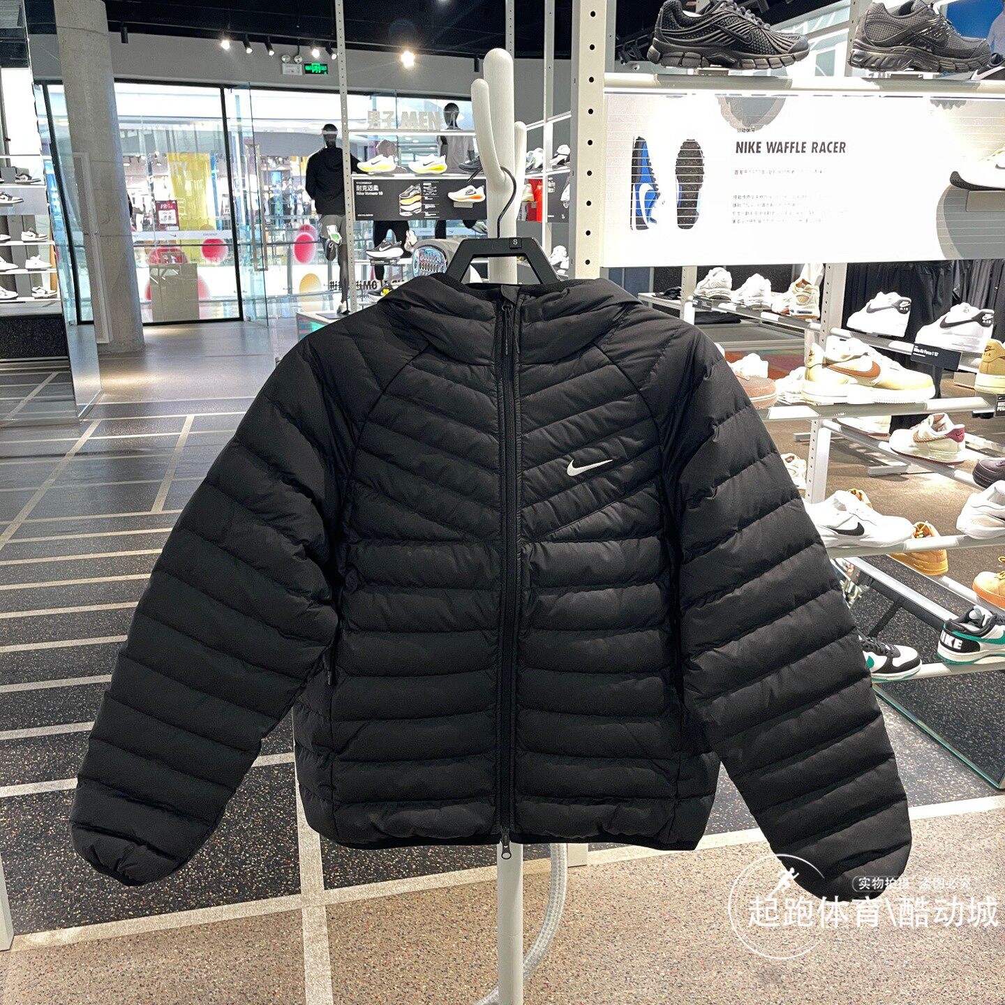 耐克男轻便防风保暖连帽羽绒服