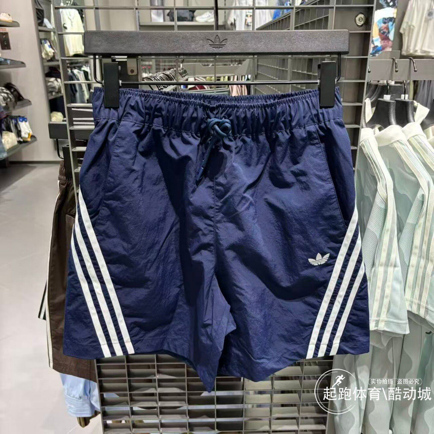 阿迪达斯三叶草男子2026夏季新款梭织宽松运动短裤LE7348 LE7349