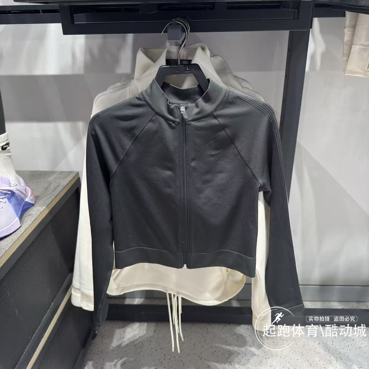 耐克女短款速干紧身训练上衣