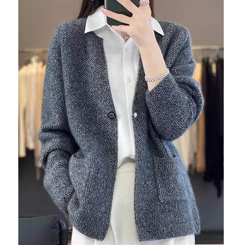 2025秋冬新款开衫女V领带兜宽松慵懒风上衣针织西装外套长袖气质
