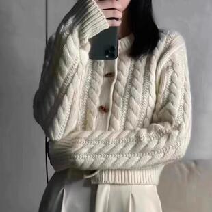 大红色牛角扣麻花开衫毛衣女粗线厚短款新年针织小外套秋新款