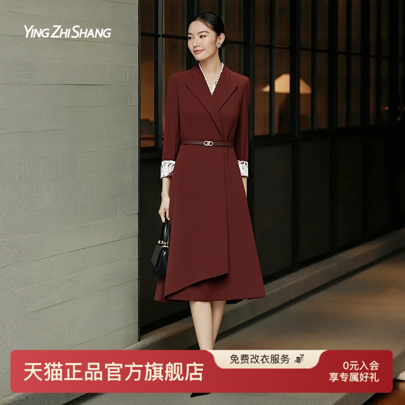 赢智尚黑色出席重要场合的西装裙