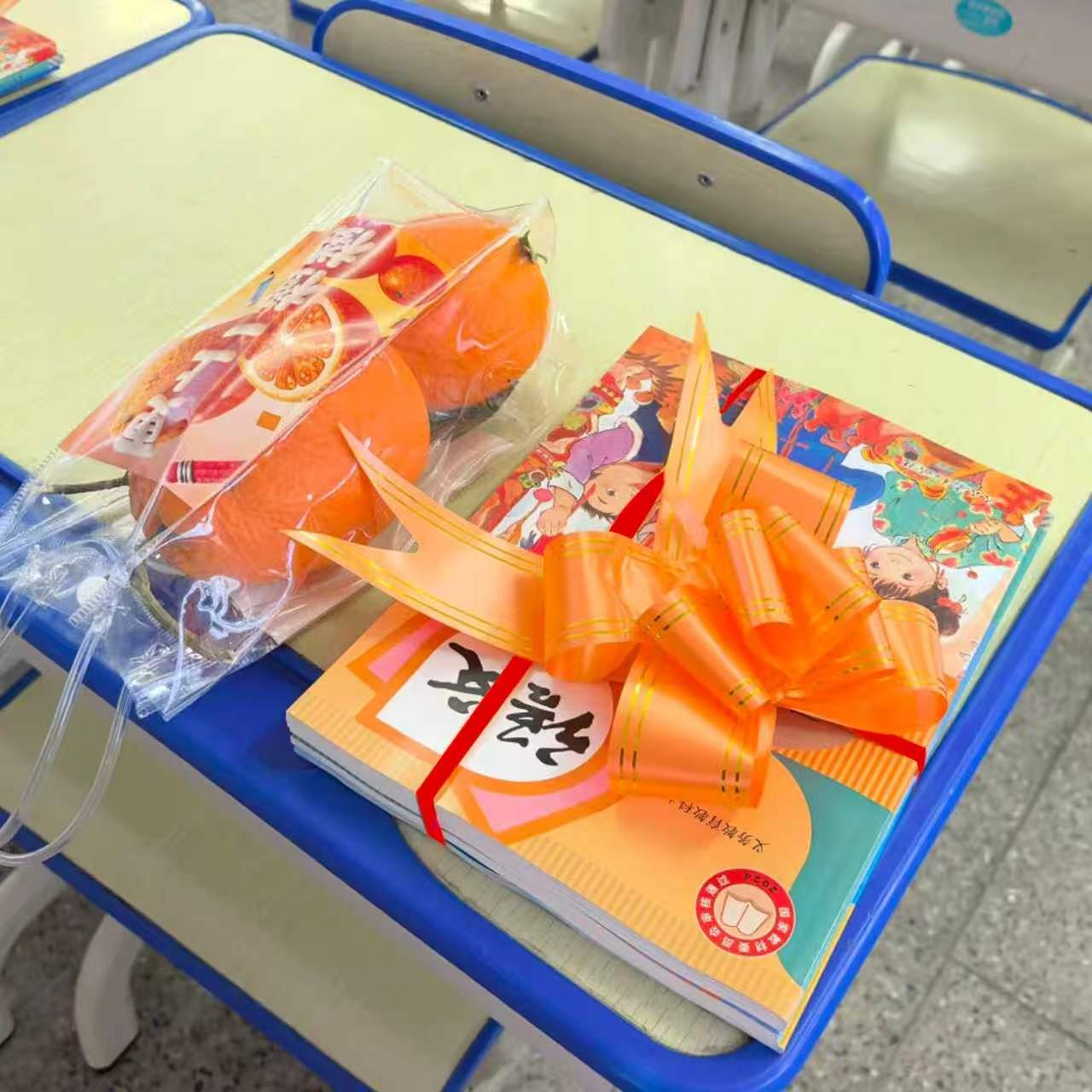 开学仪式感心想事橙蝴蝶结拉花图片