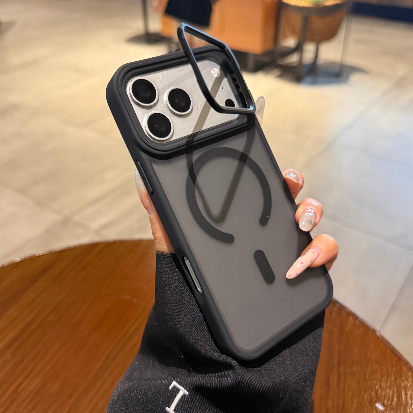 镜头支架适用苹果17promax手机壳iPhone17磁吸Air新款黑色16pro肤感磨砂13情侣15plus高级14防指纹12保护套男
