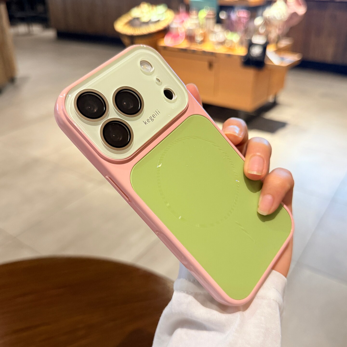高级感AG磨砂适用iPhone17promax手机壳苹果16pro磁吸新款芭乐粉绿撞色15秒变大视窗14全包防摔13情侣保护套