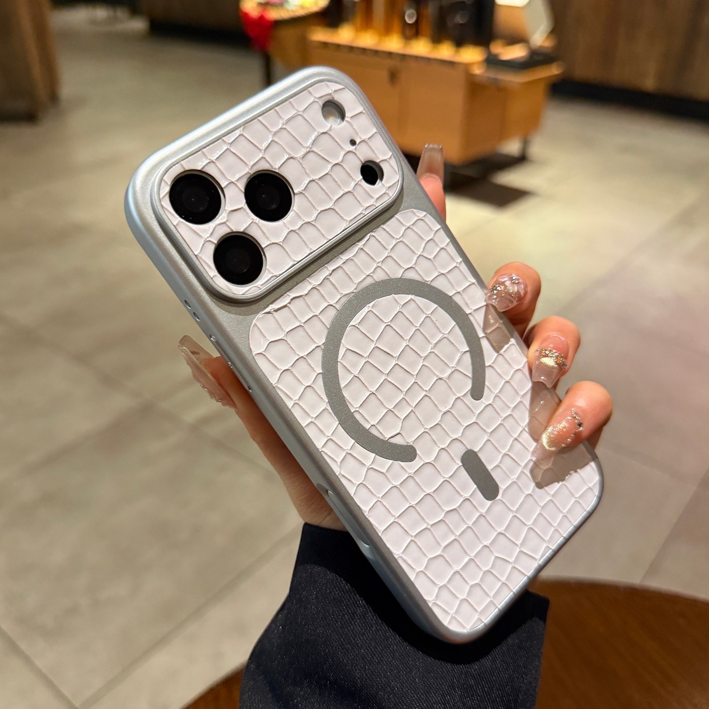 高级感浮雕鳄鱼皮纹适用苹果17promax手机壳Magsafe磁吸iphone16pro新款白色15秒变大视窗镜头13男女14保护套
