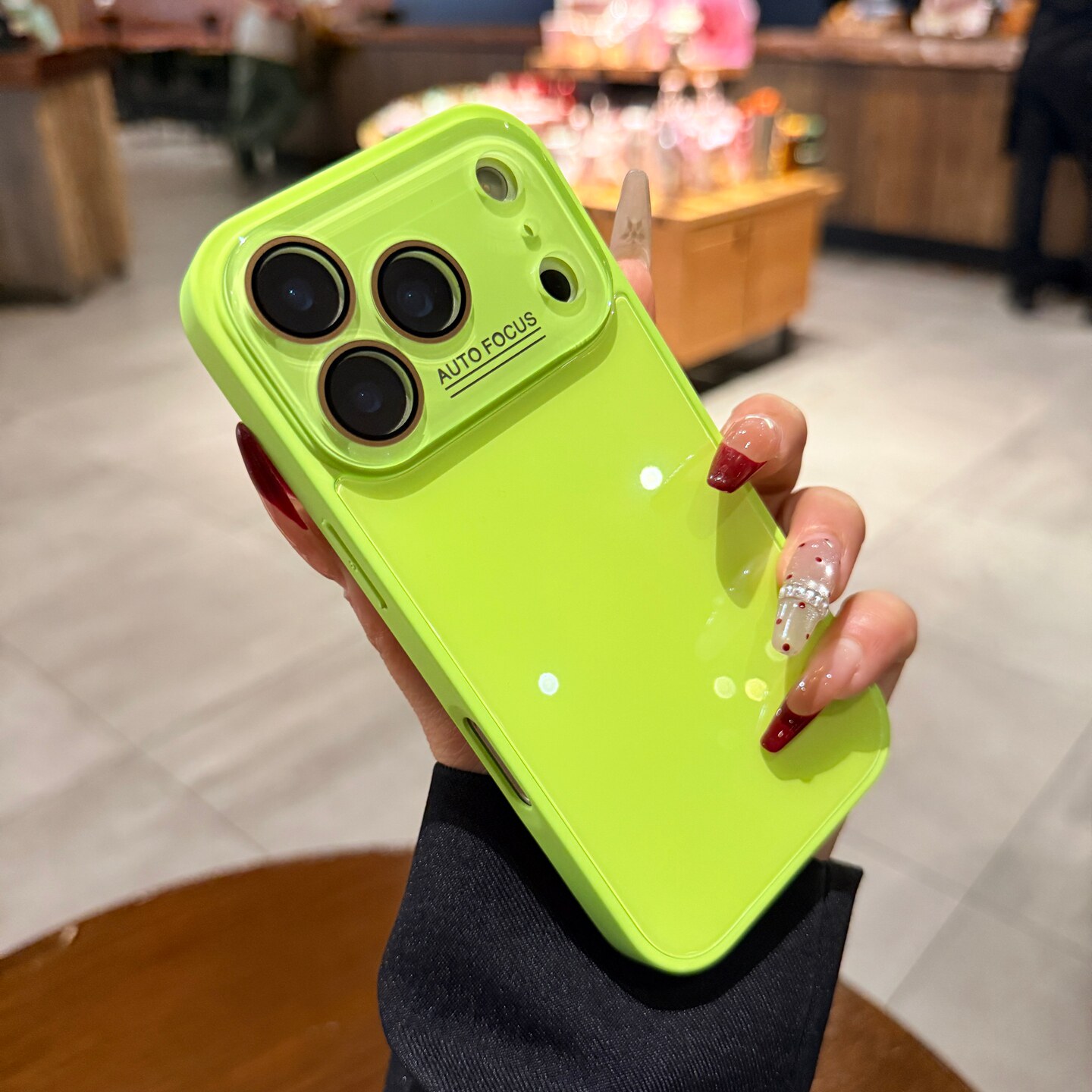 适用苹果17promax手机壳iphone16pro新款液态玻璃15PM大视窗镜头全包14高级ins荧光绿纯色13情侣12保护套男女