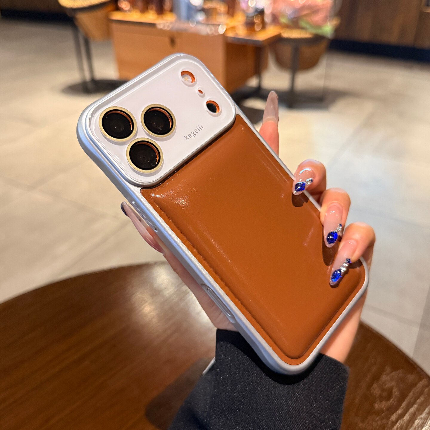 高级感焦糖棕油蜡皮质适用苹果17promax手机壳iphone16pro新款鼓包气垫14大视窗镜头全包15情侣13保护套男女