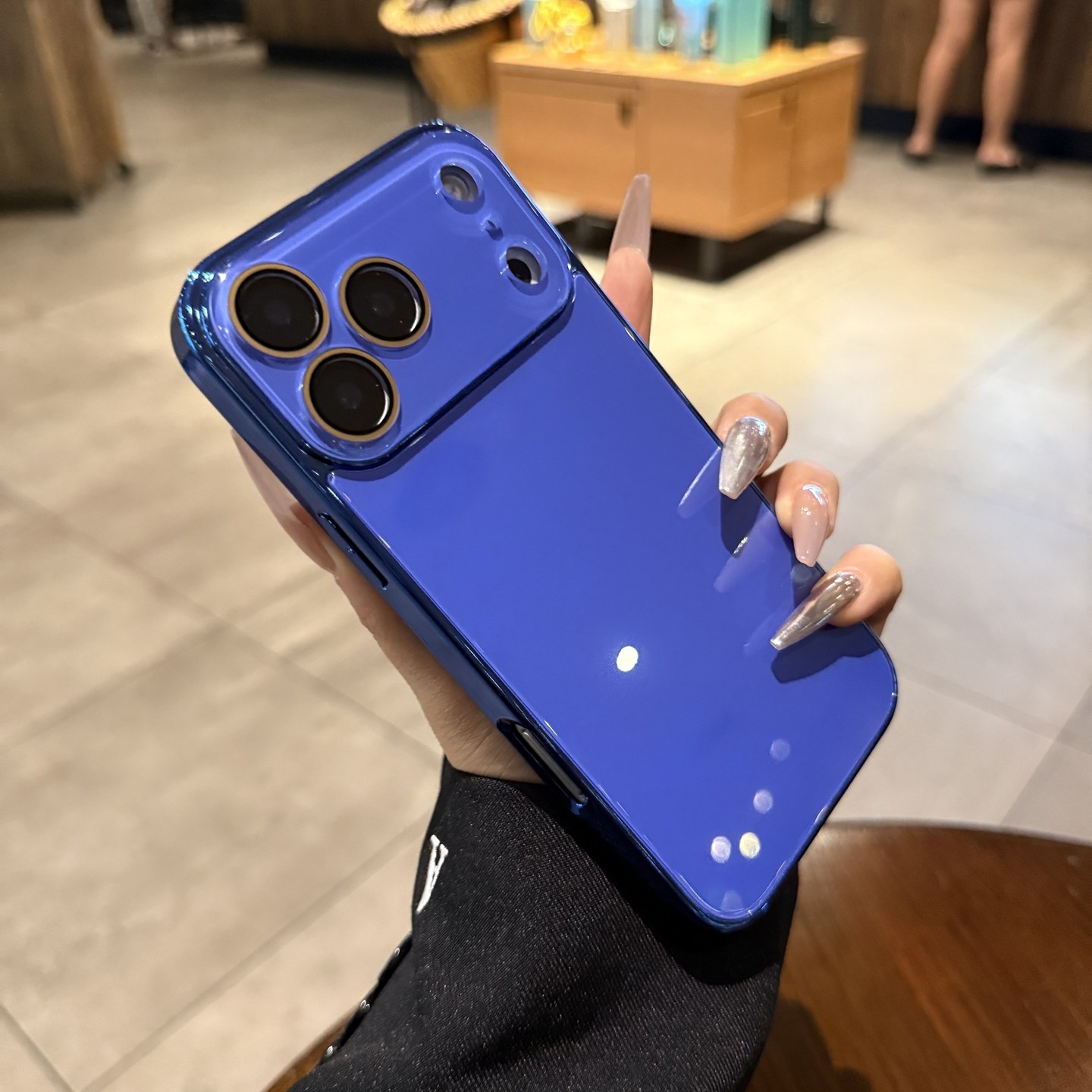 新款克莱因蓝适用苹果17手机壳iphone17pro玻璃硬壳16promax情侣15简约14高级感ip自带镜头膜13pro全包保护套