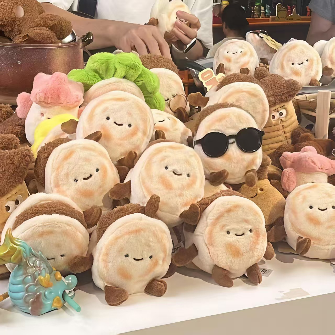 肉夹馍玩偶毛绒玩具陕西西安文创绒可爱馍馍公仔挂件生日礼物女生