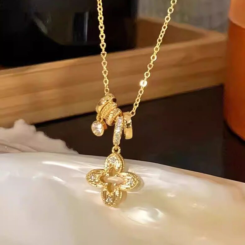 正品钻石四叶草吊坠锁骨链图片