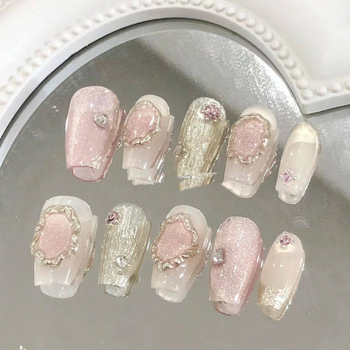 纯手工穿戴甲粉闪闪滴“白月光”千金美甲真的好爱美甲,彩妆/香水/美妆工具,美甲工具,淘宝优惠券,粉丝福利购,淘宝优惠卷