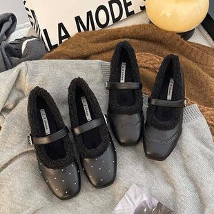 加绒浅口单鞋女2026春季新款一字扣带方头粗跟单鞋小香风黑色皮鞋