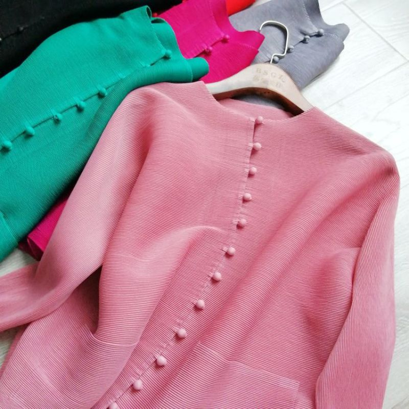 蝙蝠袖宽松显瘦褶皱包扣小上衣女单排扣口袋设计褶皱圆领上衣 032