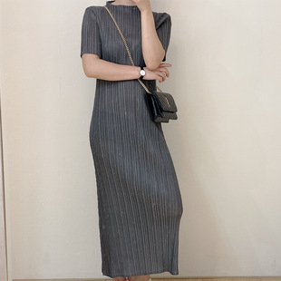 夏季新品褶皱连衣裙衣服女气质减龄大码显瘦长款纯色压褶裙子