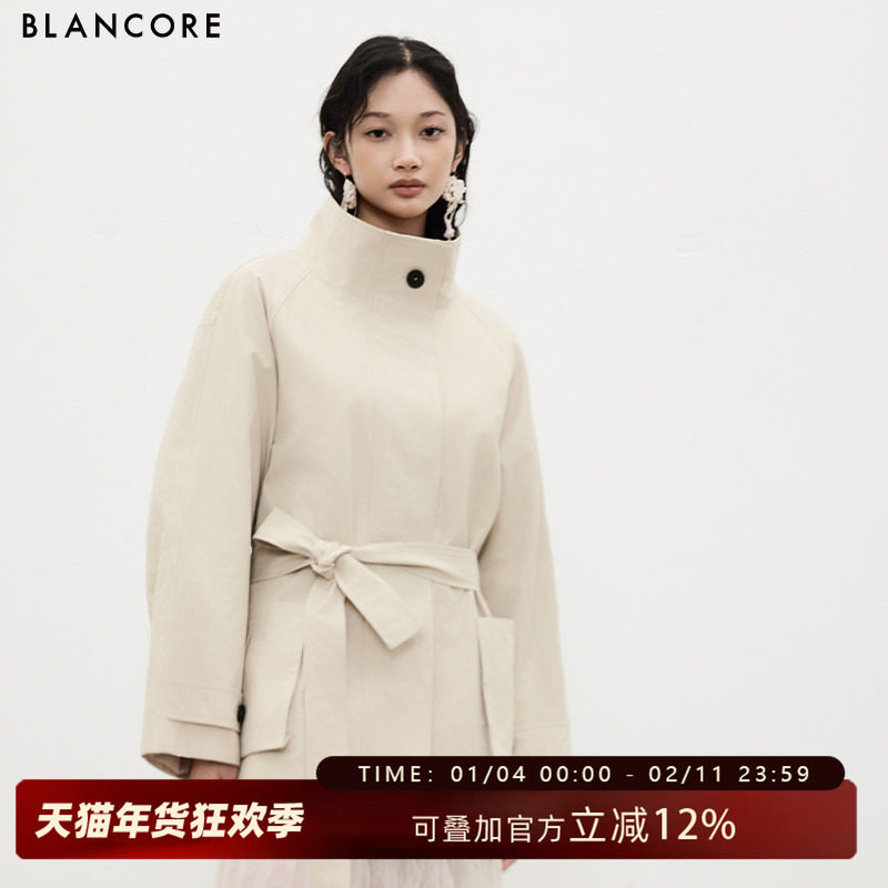 【设计师品牌BLANCORE】2025秋季新款卡其色立领收腰风衣外套女,女装/女士精品,风衣,淘宝优惠券,粉丝福利购,淘宝优惠卷