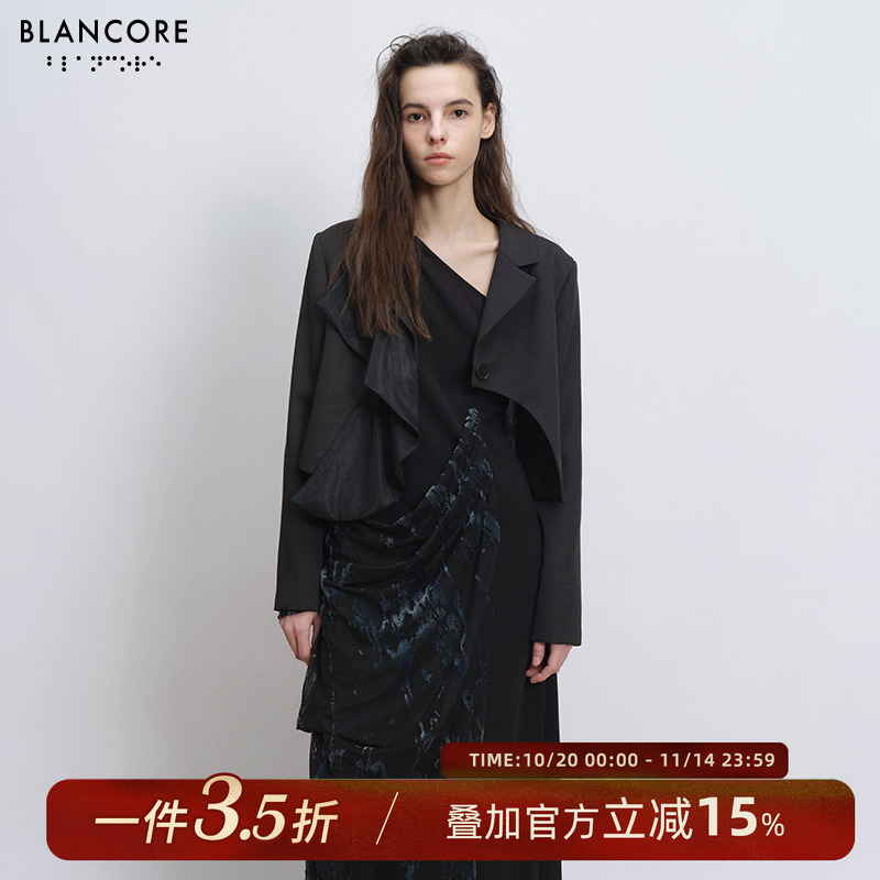 不规则门襟拼纱设计，具有层次感，前后两穿