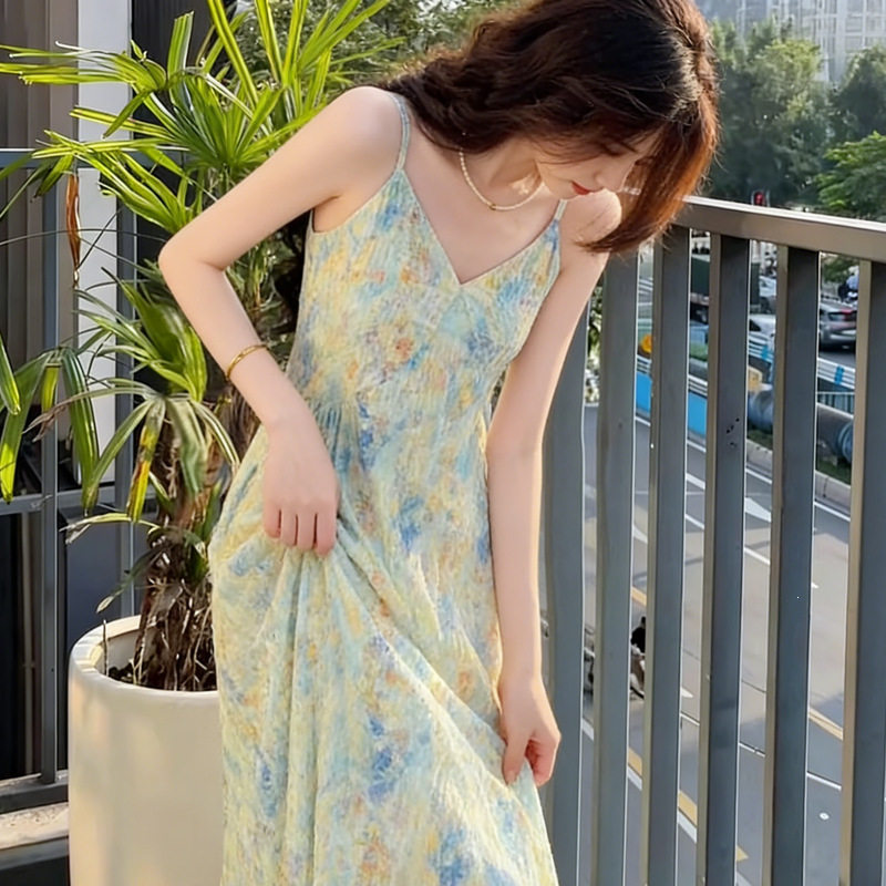 法式海边v领碎花吊带连衣