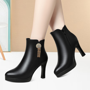 冬季新款加绒保暖皮靴简约百搭妈妈短筒靴中年细跟模特礼仪走秀靴