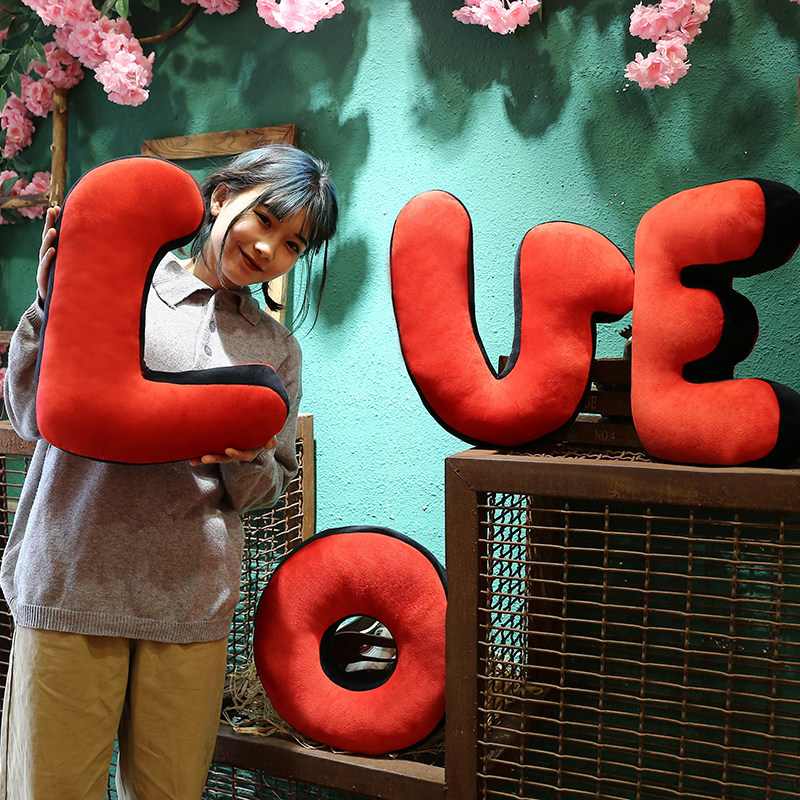 创意LOVE文字抱枕毛绒玩具沙发客厅靠垫装饰玩偶送女生节日礼品