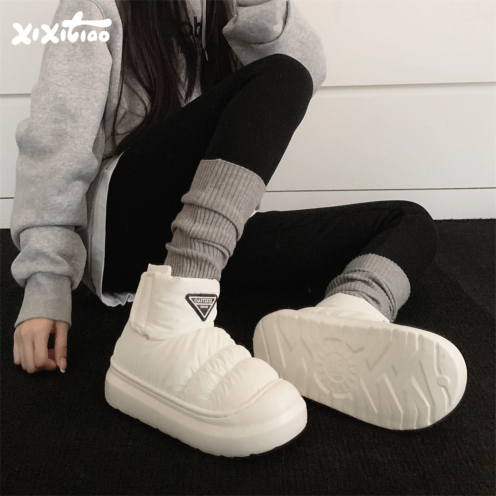 细细条个性时尚字母标保暖雪地靴女冬防水羽绒布魔术贴加厚短靴