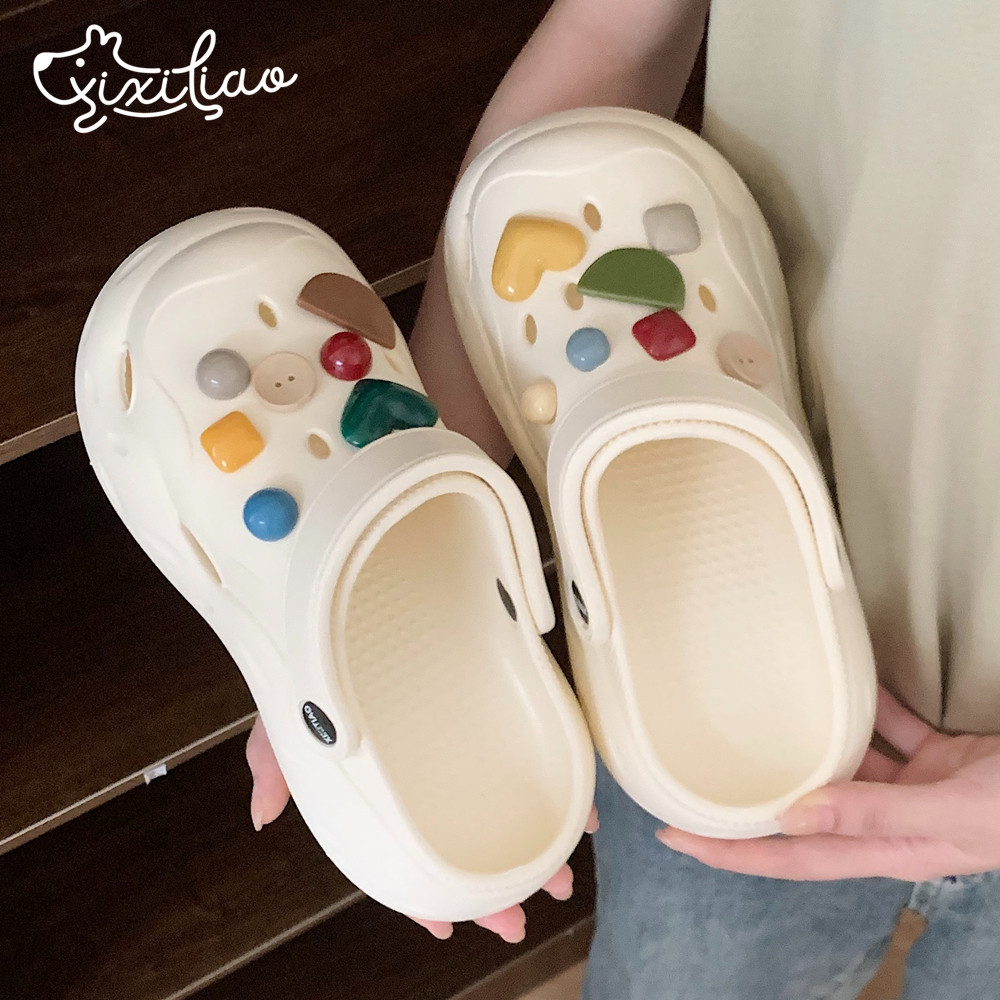 细细条防滑时尚海边沙滩洞洞鞋女夏季创意爱心纽扣户外凉拖鞋ins