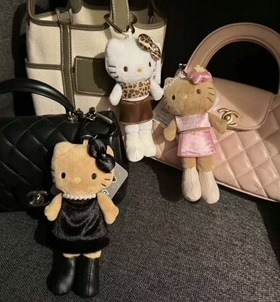 现货 6月日本三丽鸥NIC豹纹黑皮爱心扣长腿hello Kitty挂件小尾巴