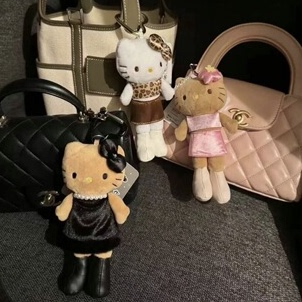 现货 6月日本三丽鸥NIC豹纹黑皮爱心扣长腿hello Kitty挂件小尾巴