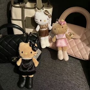 现货 6月日本三丽鸥NIC豹纹黑皮爱心扣长腿hello Kitty挂件小尾巴