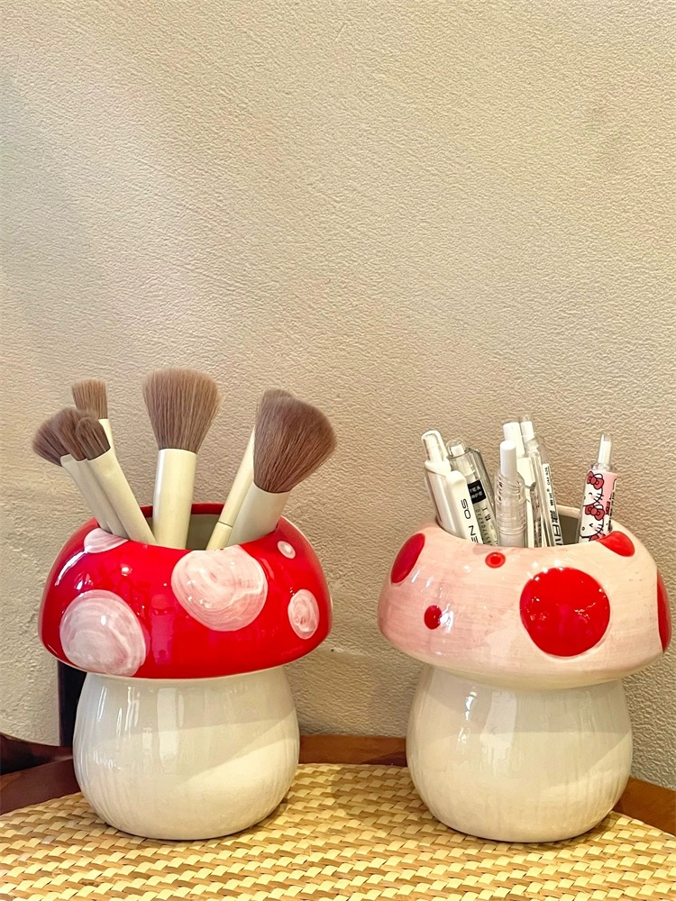 新疆包邮创意蘑菇笔筒办公室桌面大容量文具置物架儿童学生男孩女