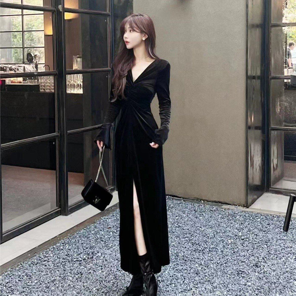 卡卡女装官方旗舰正品秋冬赴宴法式高级感气质显瘦V领丝绒连衣裙