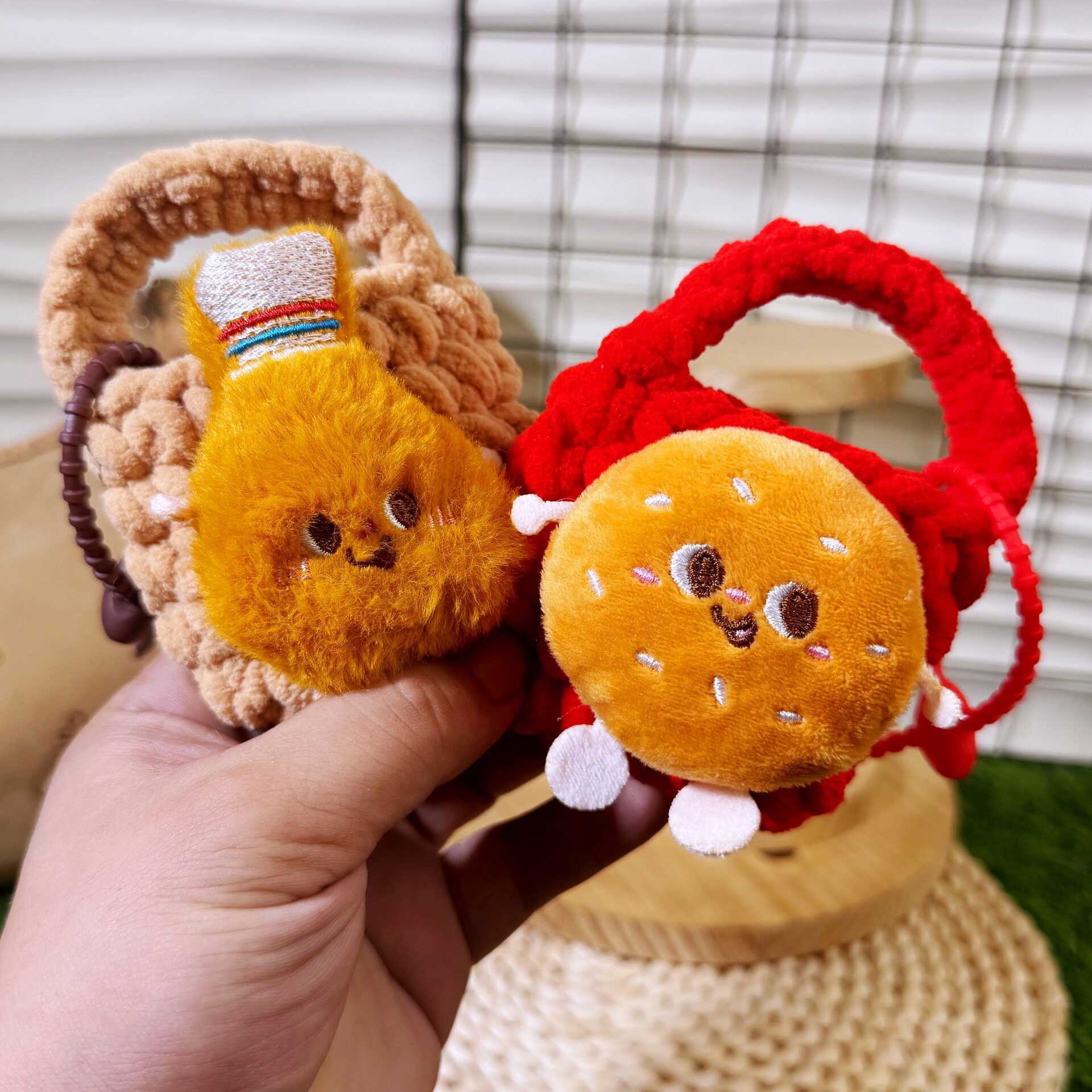 成品毛绒耳机包零钱包卡通汉堡薯条土司鸡腿可爱硬币包钥匙扣挂件