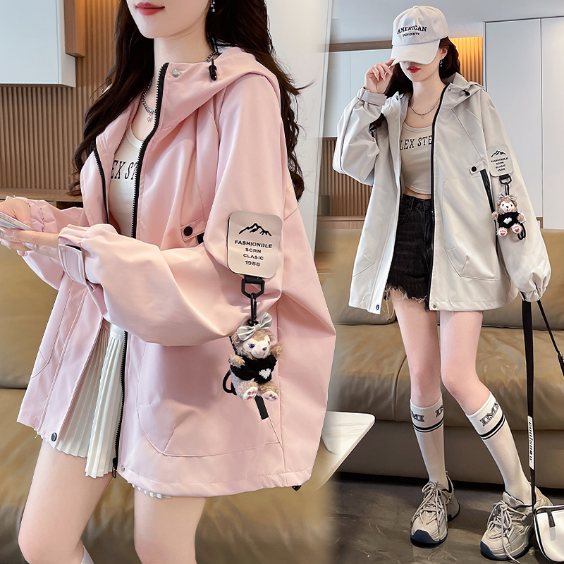 巨好看的韩版潮流连帽冲锋衣带个娃娃外套女百搭夹克设计感风衣秋