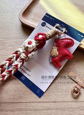 2026年马上有钱棉质新年红色花朵编织短款手机挂绳可手提防丢手腕皮质挂件腕带夹片包挂户外限紫色橙色高级感