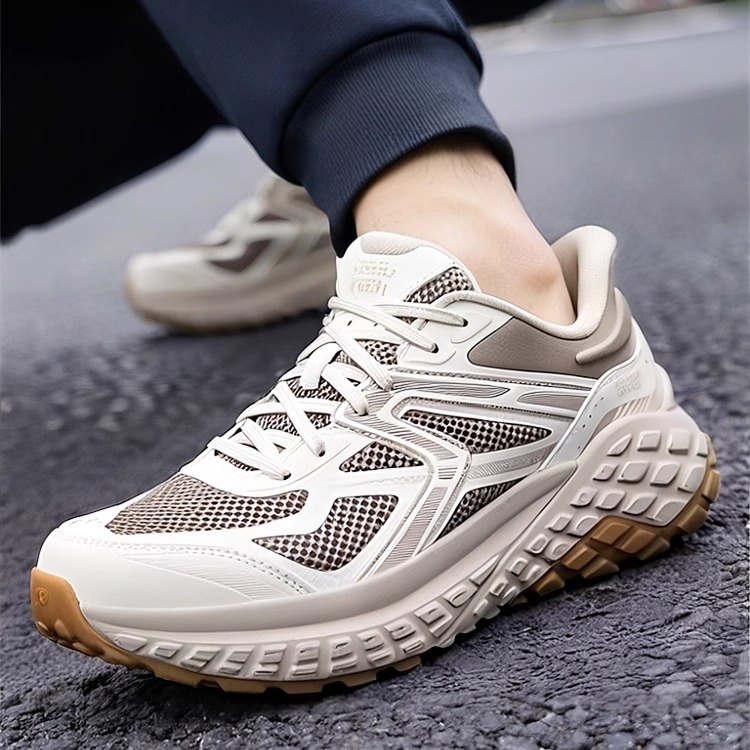 EVA及橡胶大底，轻质缓震