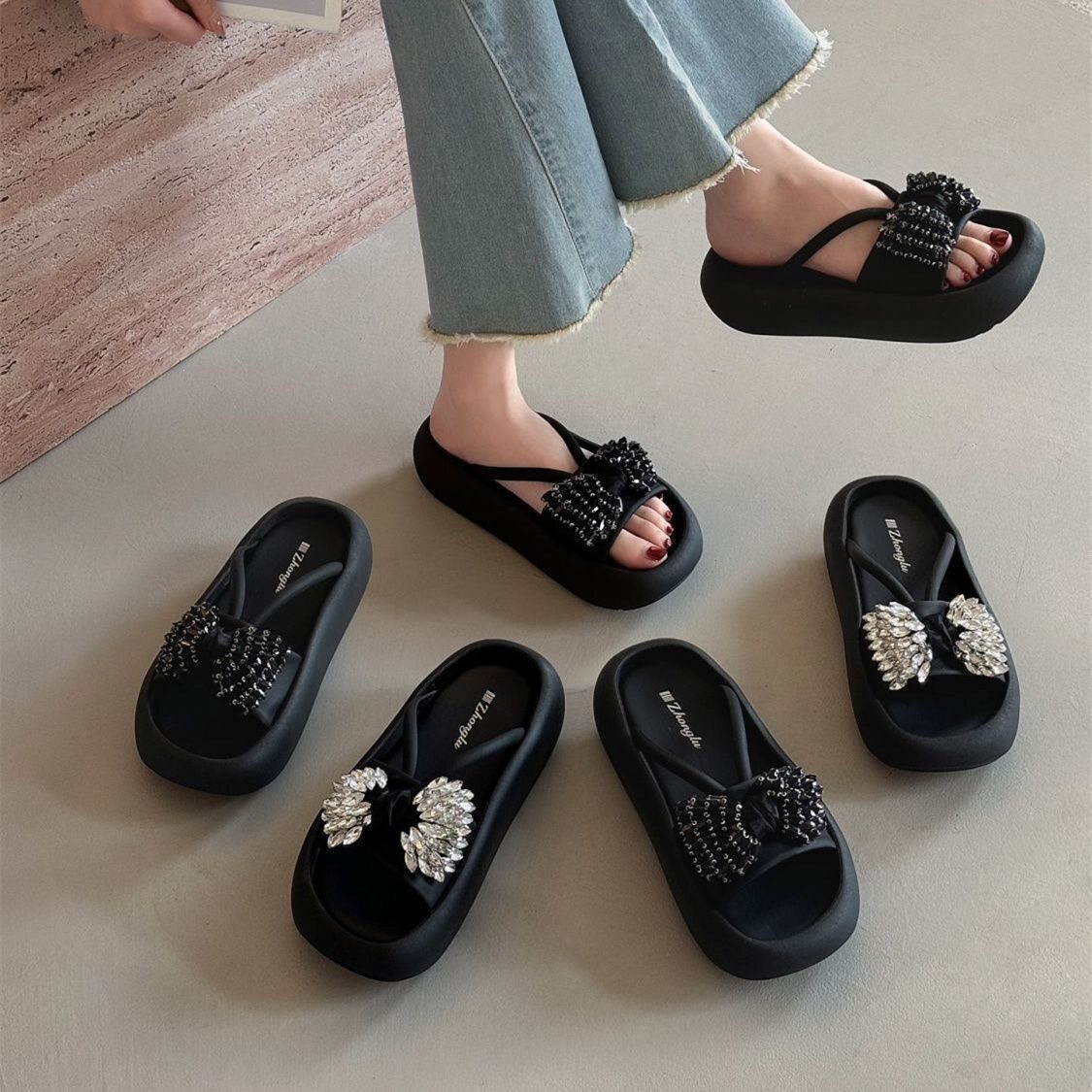 拖鞋女夏外穿厚底超好看休闲风蝴蝶结水钻一字拖松糕增高沙滩凉鞋