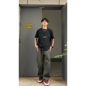 黑色重磅刺绣宽松落肩短袖T恤