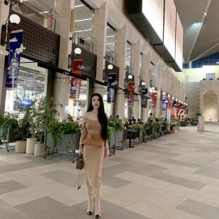 孙智惠「原生美人」秋冬新款纯色优雅氛围臀一字肩包臀连衣裙