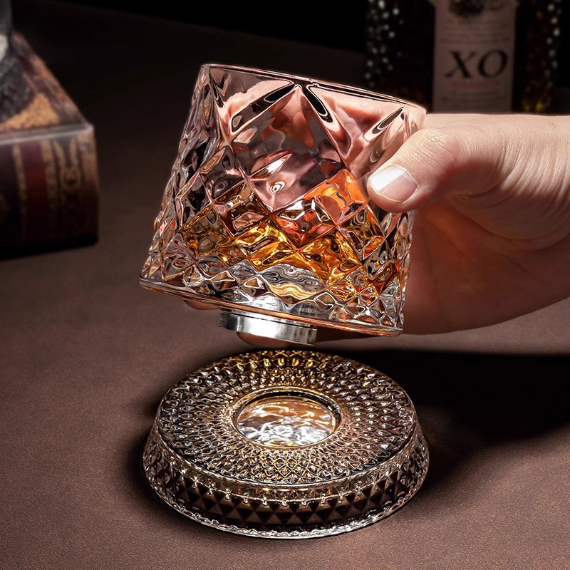 英国水晶底旋转威士忌酒杯高级感不倒翁啤酒杯送礼礼盒装
