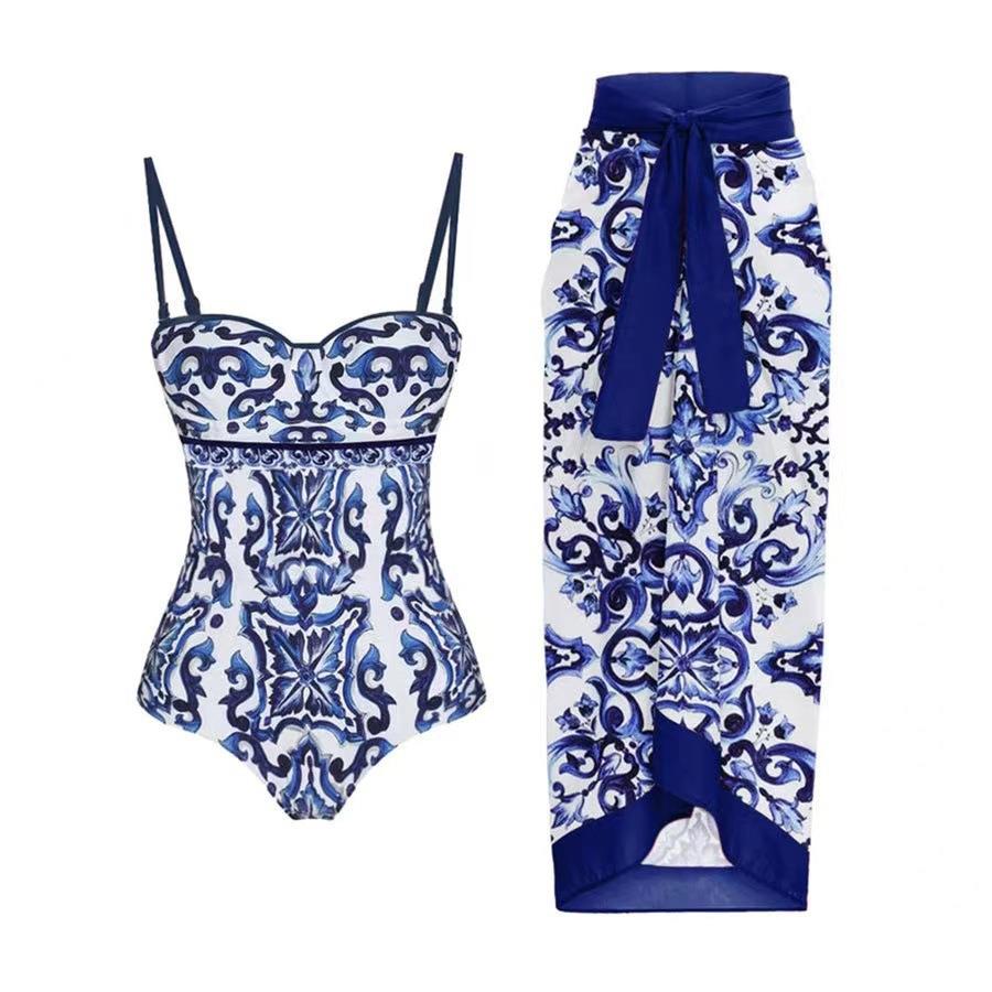 One-piece blue and white porcelain beach resort hot spring