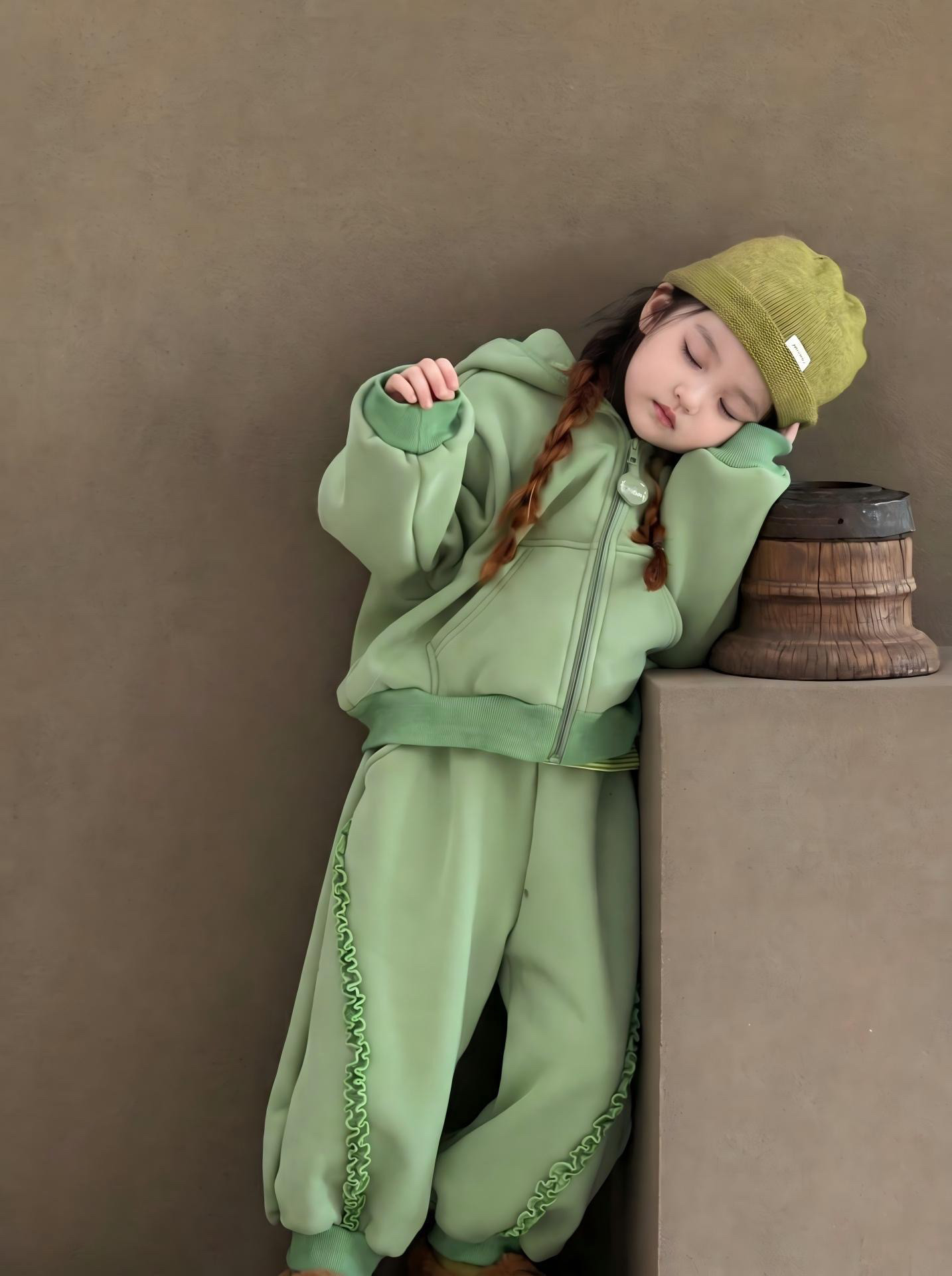 森系绿色女童秋冬木耳边加绒加厚运动服小童洋气连帽卫衣卫裤套装