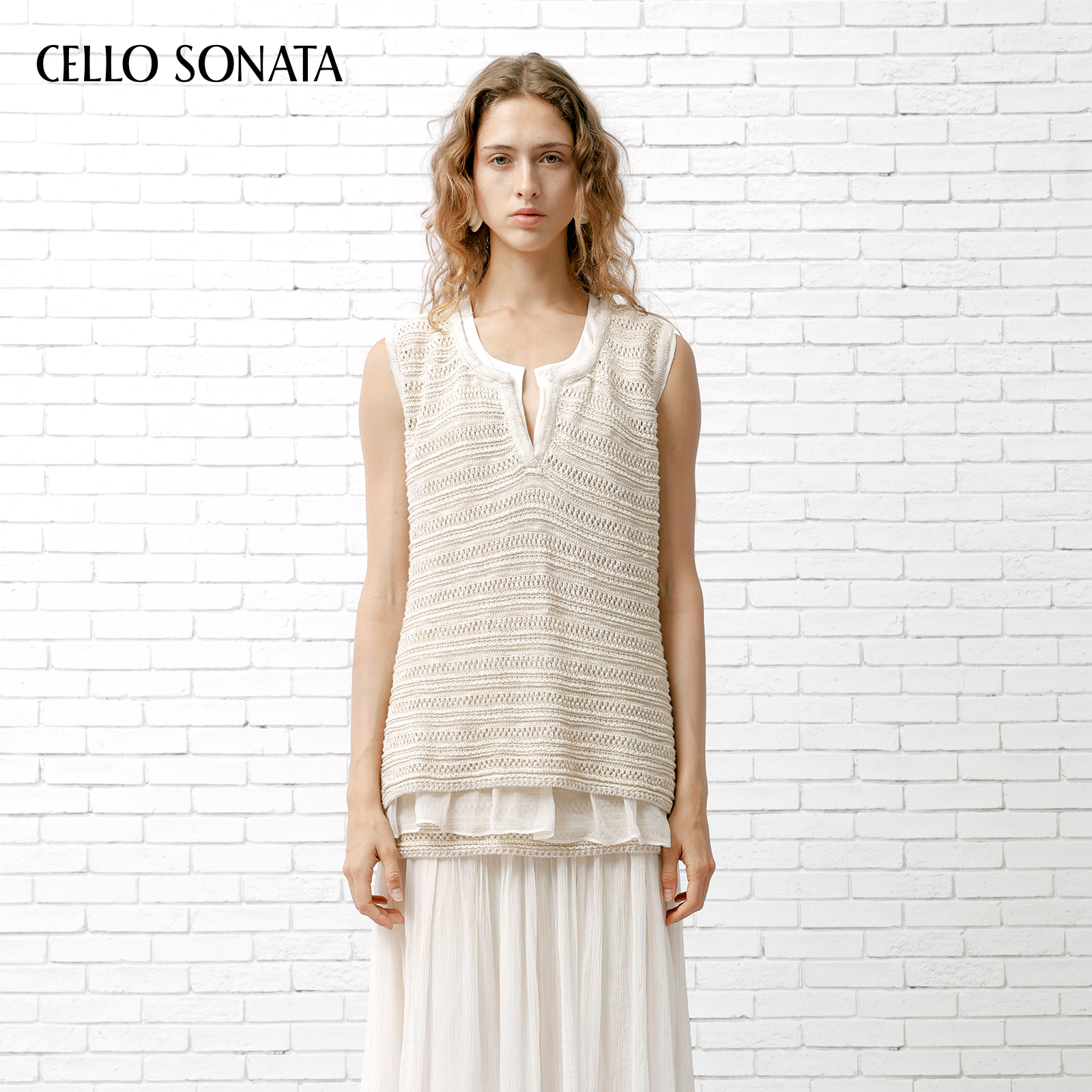 Cello Sonata夏日胶囊系列 金黄色针织拼纱低圆领背心无袖上衣