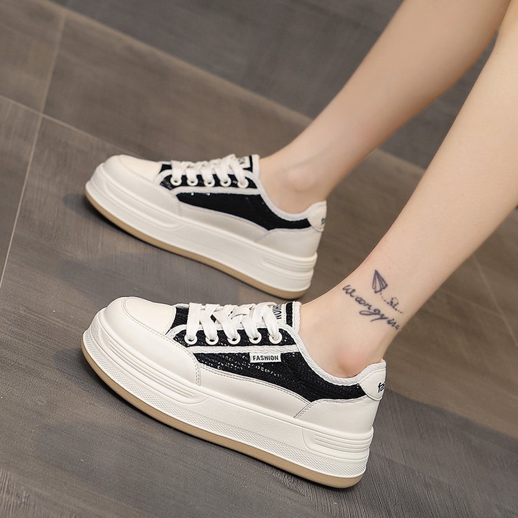 网面透气小白鞋女款2025新款薄款厚底运动学生百搭配裙子增高板鞋