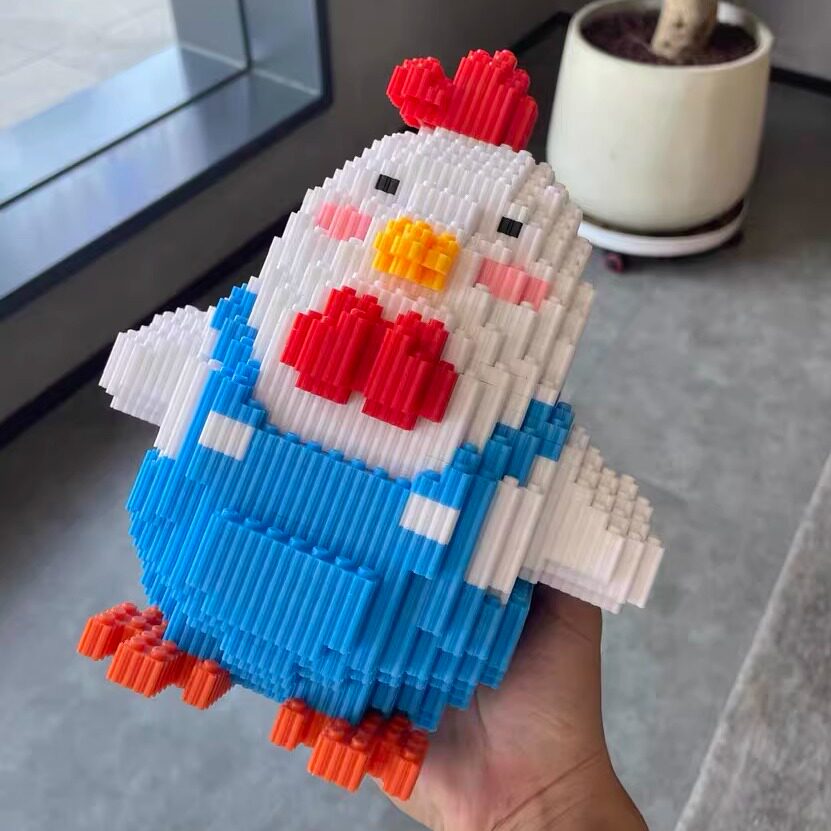 背带裤小鸡积木玩具桌面摆件益智拼装小鸭颗粒卡通儿童男女孩diy