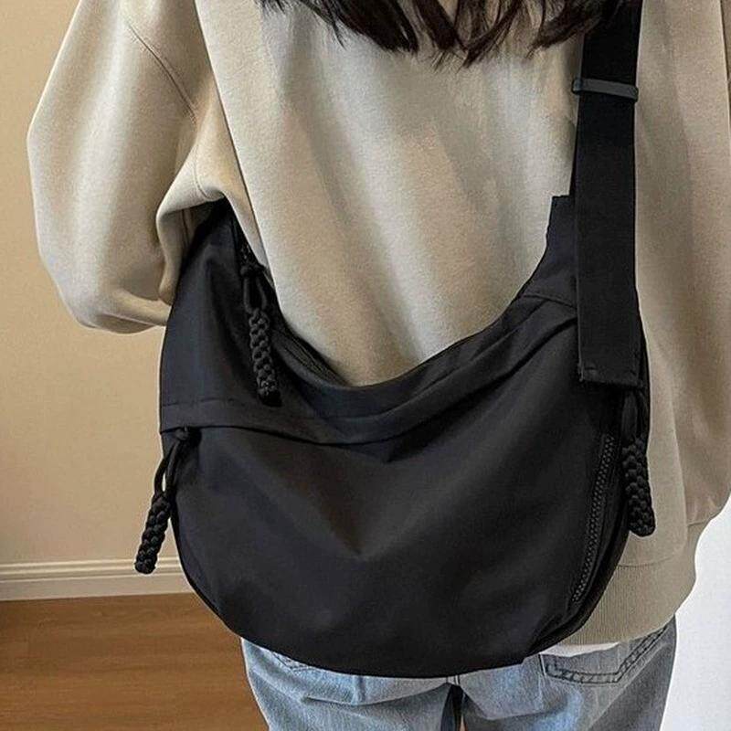 今年流行牛津布包包斜挎包女2024新款休闲肩学生上课通勤饺子包