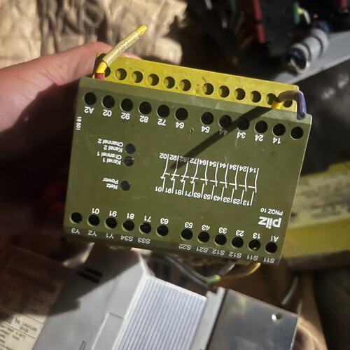 PILZ皮尔兹安全继电器，型号PNOZ 10 774009，（议价）