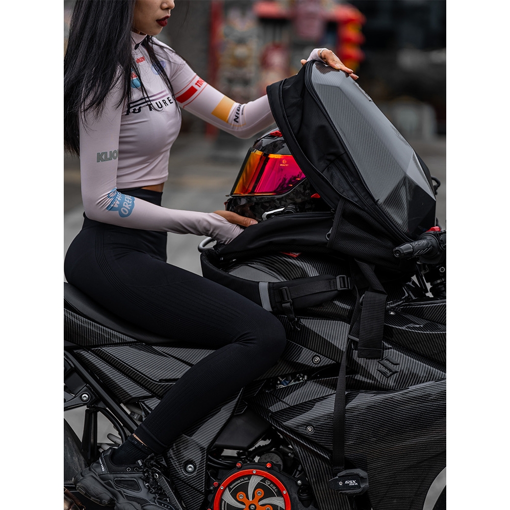 魔鬼競賽戶外運(yùn)動(dòng)大容量機(jī)車雙肩包通勤騎行頭盔背包摩托車馬鞍包