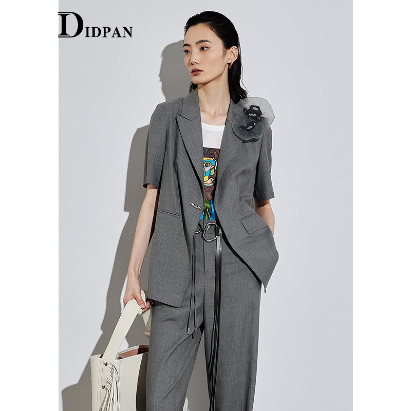 IDPAN品牌可露丽夏季新款正式场合通勤胸花设计西装薄外套