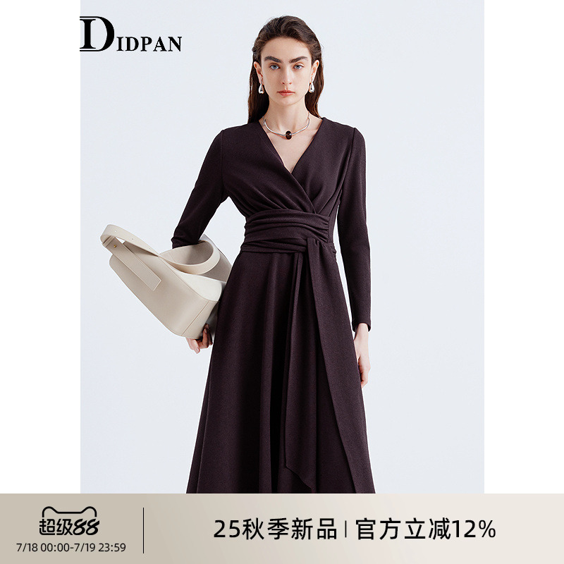 IDPAN长袖连衣裙女2025秋季新款收腰显瘦气质通勤肌理感绑带长裙