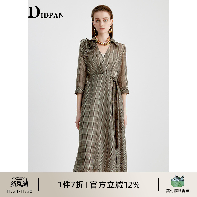 IDPAN格纹连衣裙秋季新款v字翻领艺术感荷叶边花饰独特裙子女